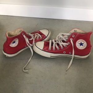 Red converse all star